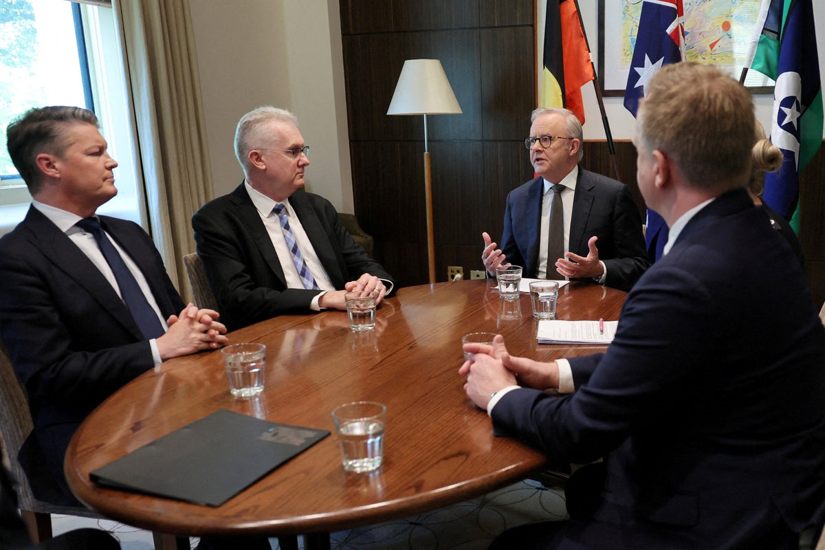 Police investigate threat made against another Australian politician
