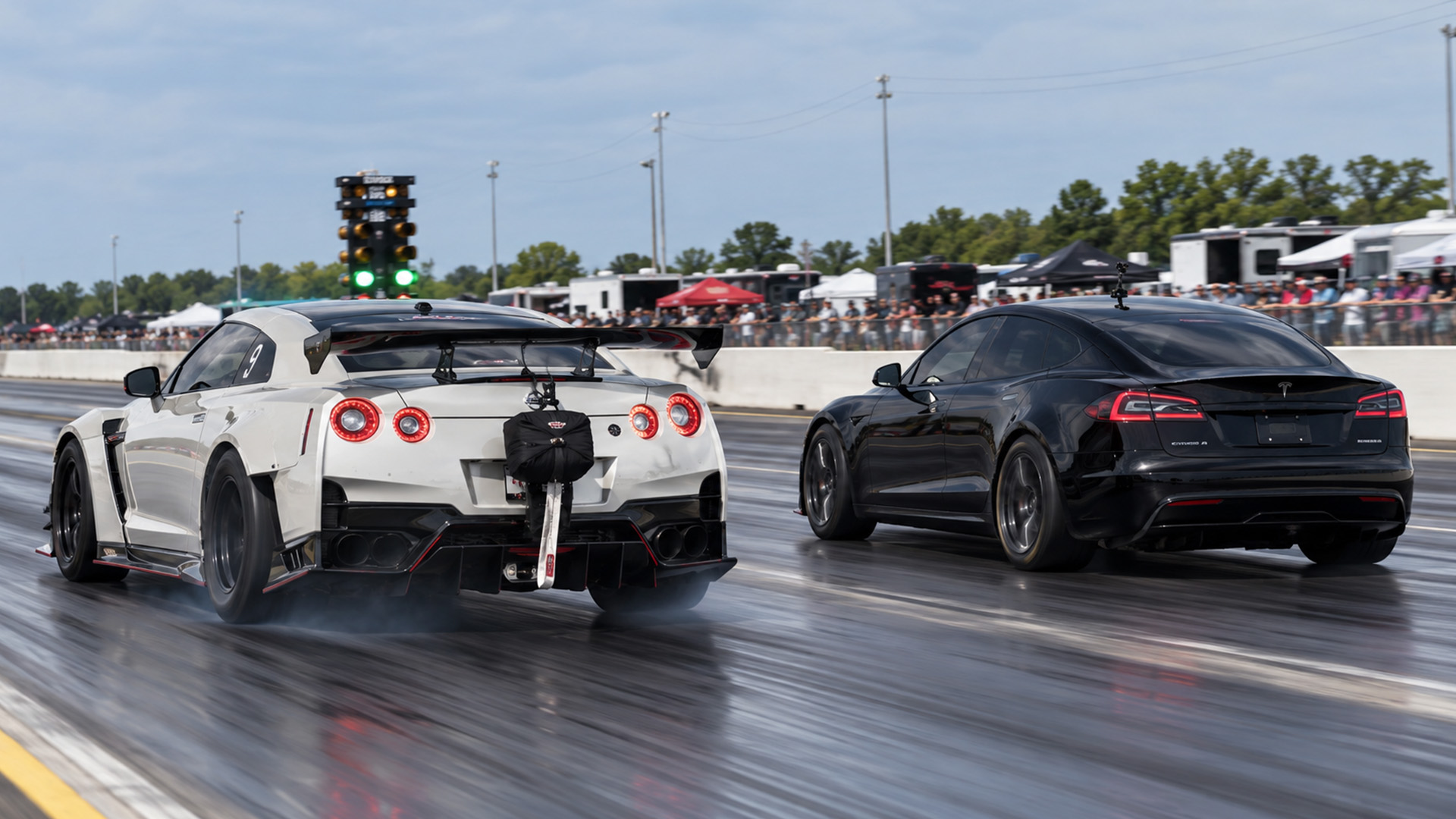 Tesla Plaid chases a 1,400HP Nissan GT-R in drag race