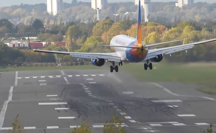Jet2 Boeing 737-800 skids off runway in dramatic Birmingham landing video