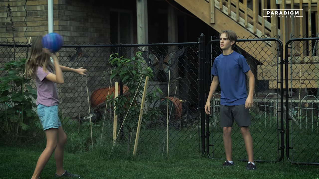 Kids warn their sister about the scary neighbor who makes children ...
