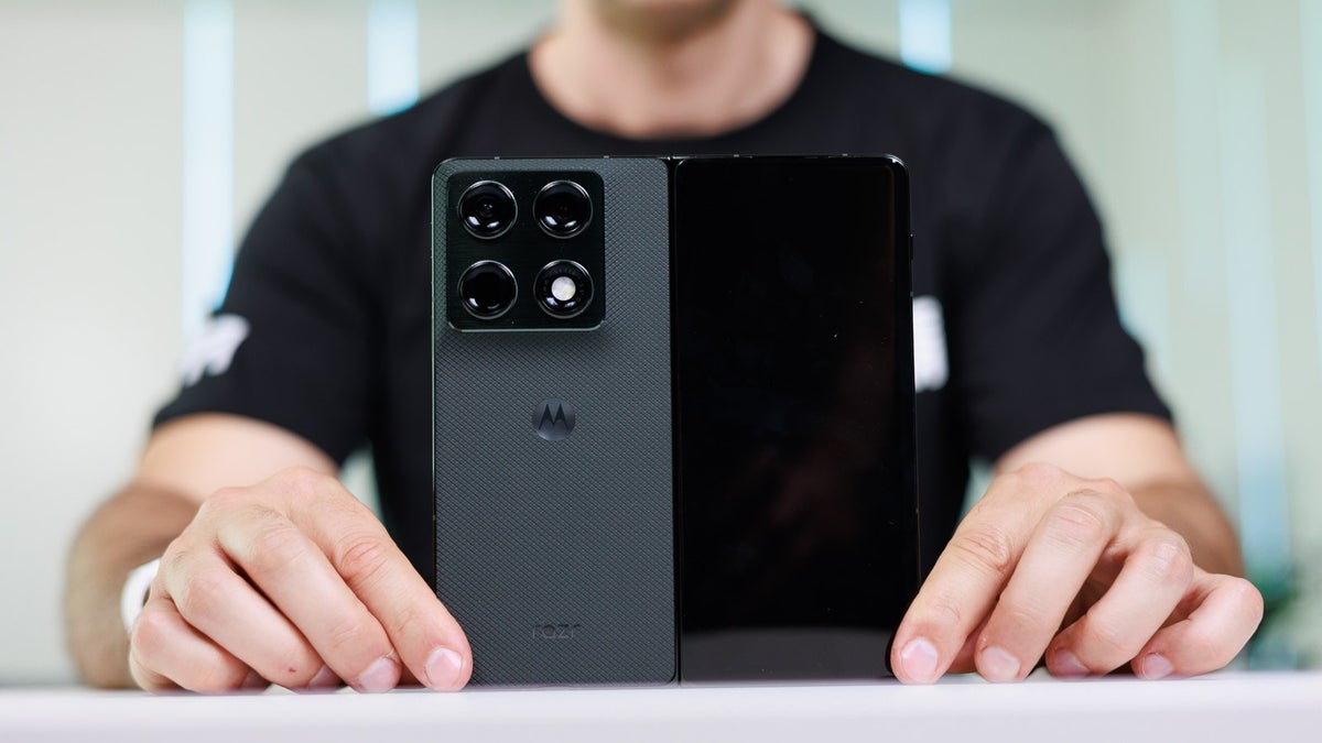 Most of you don't think Motorola's iPhone Duo rival is doomed, but one ...