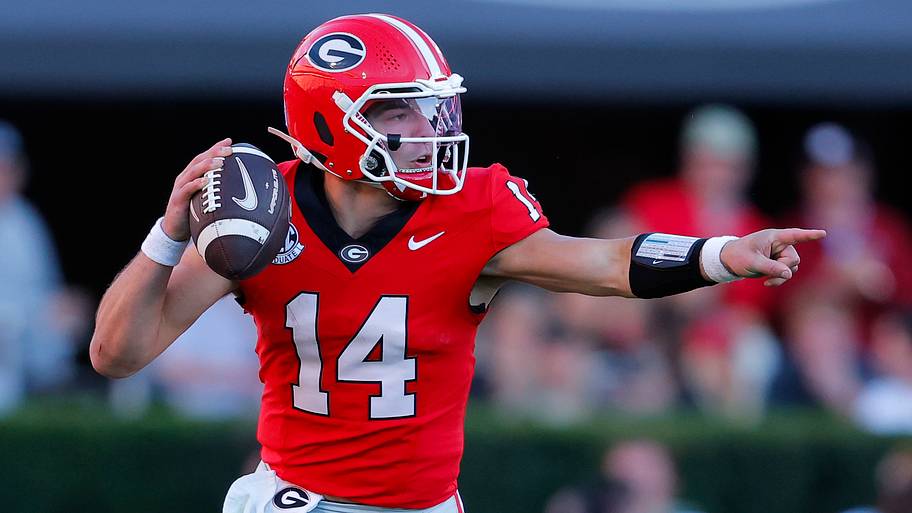 Georgia Bulldogs news: New QB commit, AP poll madness, Florida confusion