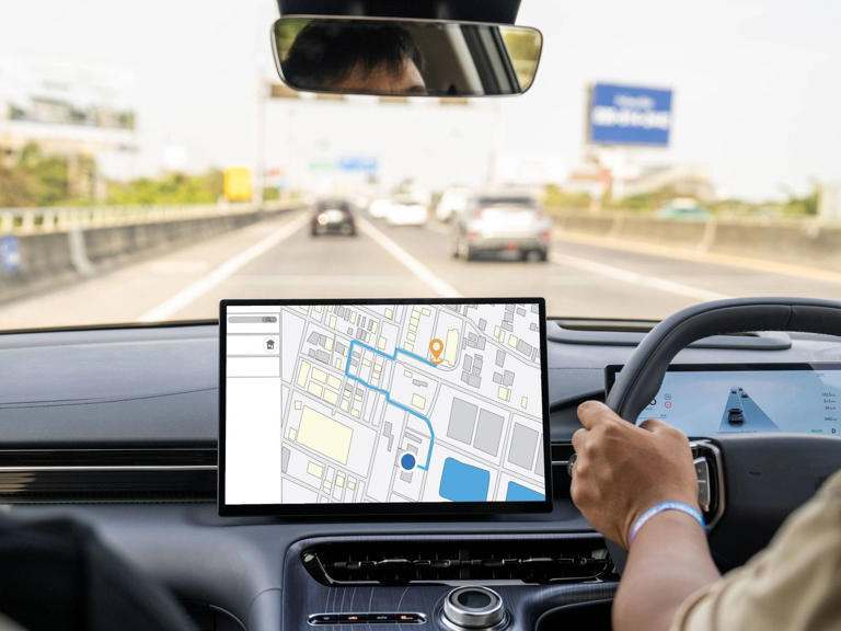 Police clear debate over using Google Maps while driving