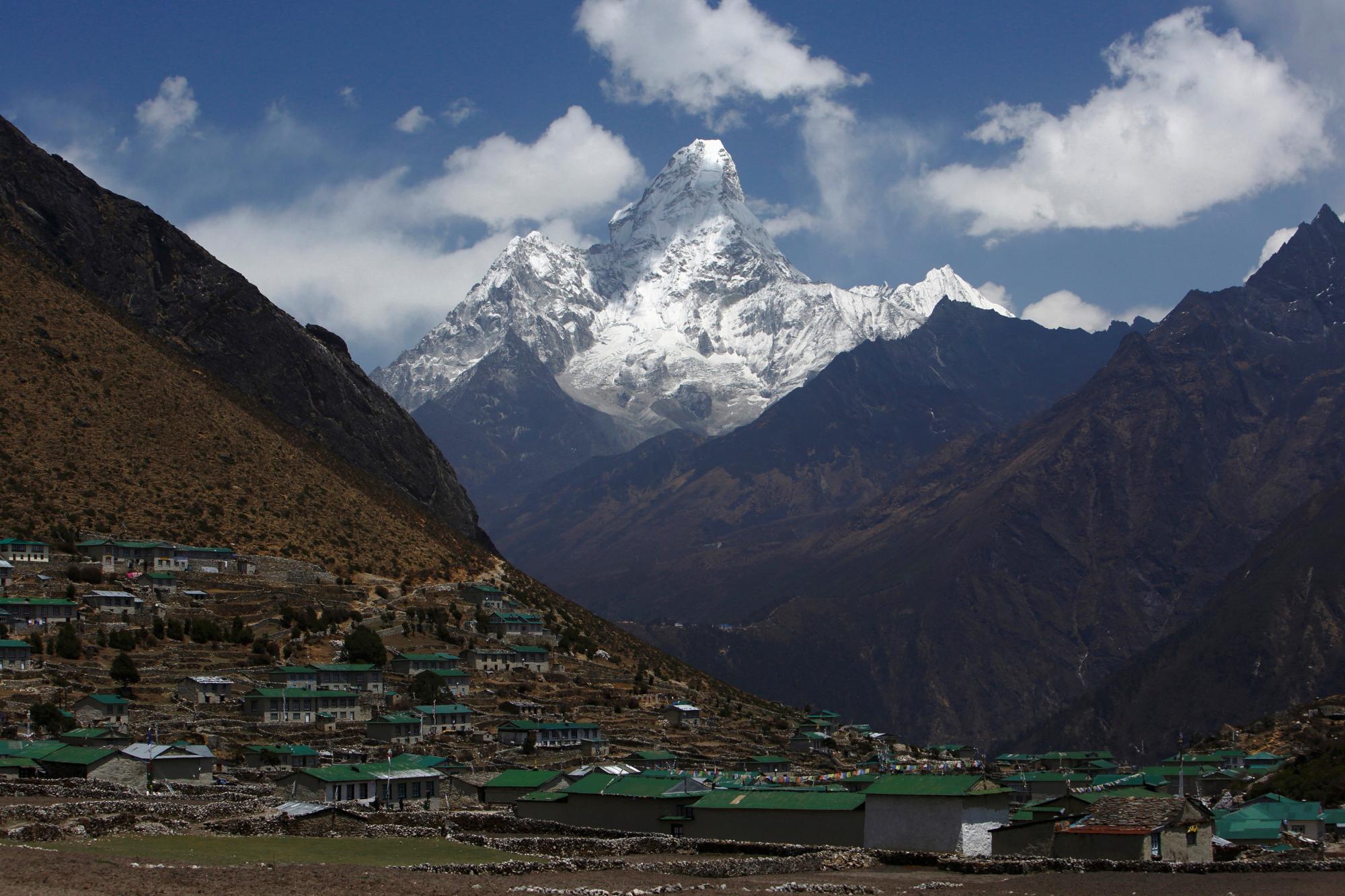 Deutscher im Himalaya 1.500 Meter tief in den Tod gestürzt