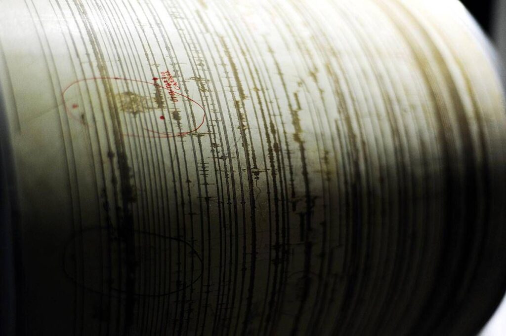 Terremoto oggi Campi Flegrei, sciame sismico in corso: scossa più forte ...