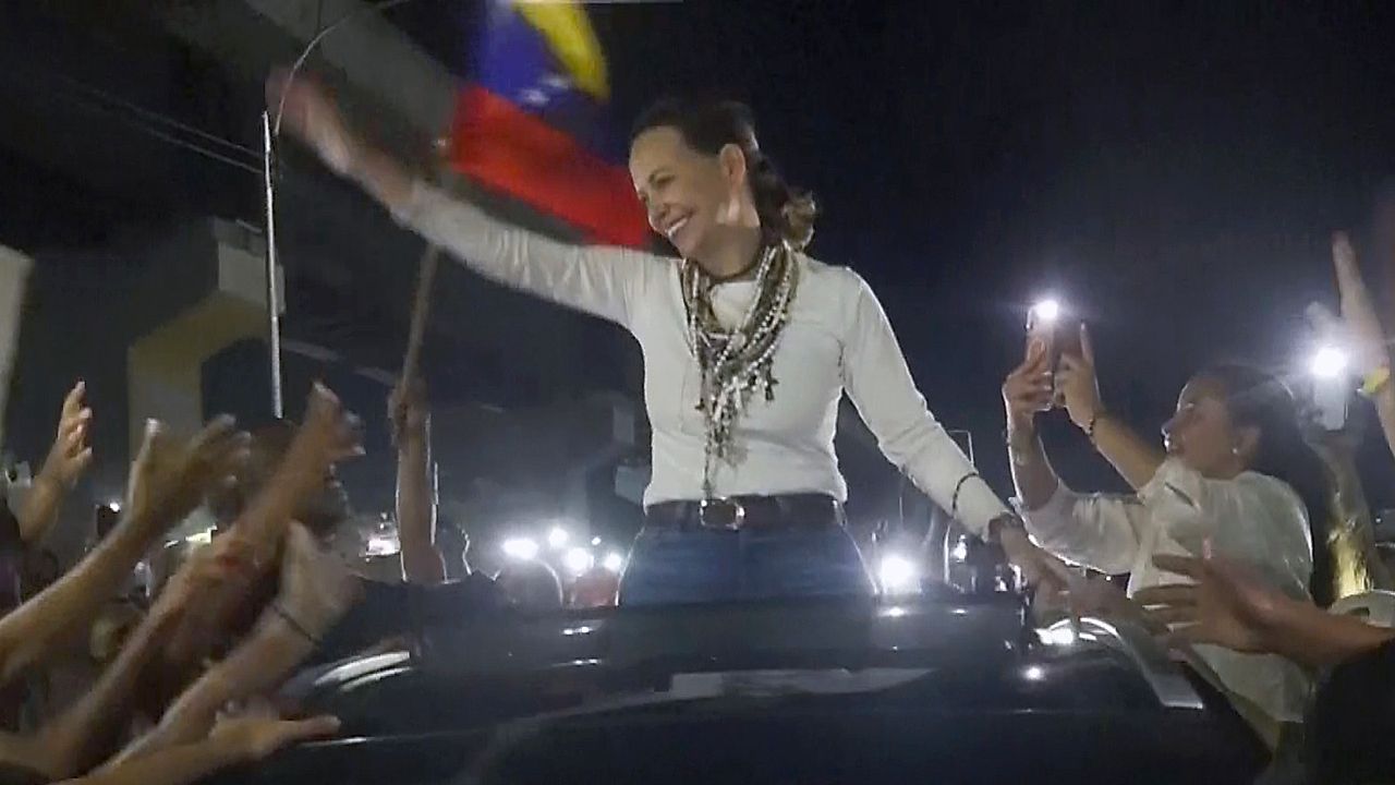 Zehn Monate im Exil: Nobelpreisträgerin Machado nach Venezuela ...