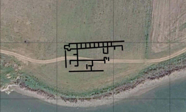 Archaeologists uncover a 1,290-square-meter Roman building with an ...