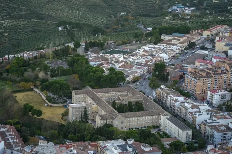 La Guardia Civil detiene a 12 personas en Jaén por adulterar AOVE ...