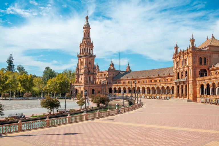 I went to Europe's sunniest city just 3 hours from UK with £3 wine and ...