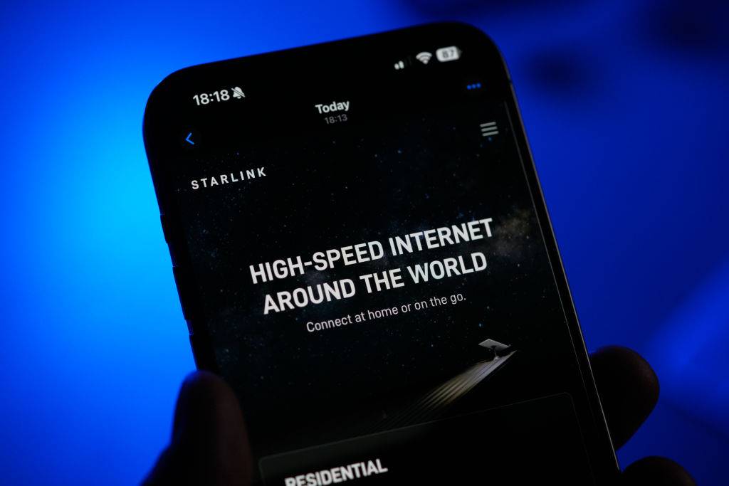 EasyJet passengers will be able to ditch flight mode and use fast wifi ...