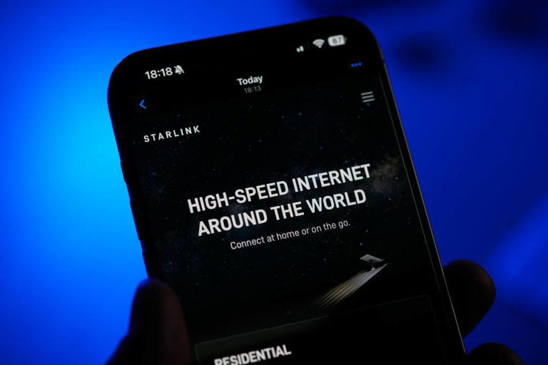 EasyJet passengers will be able to ditch flight mode and use fast wifi ...