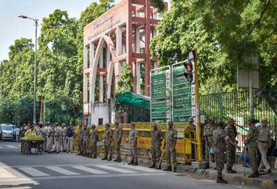 Scuffles break out as Jamia student protesters refuse to end stir