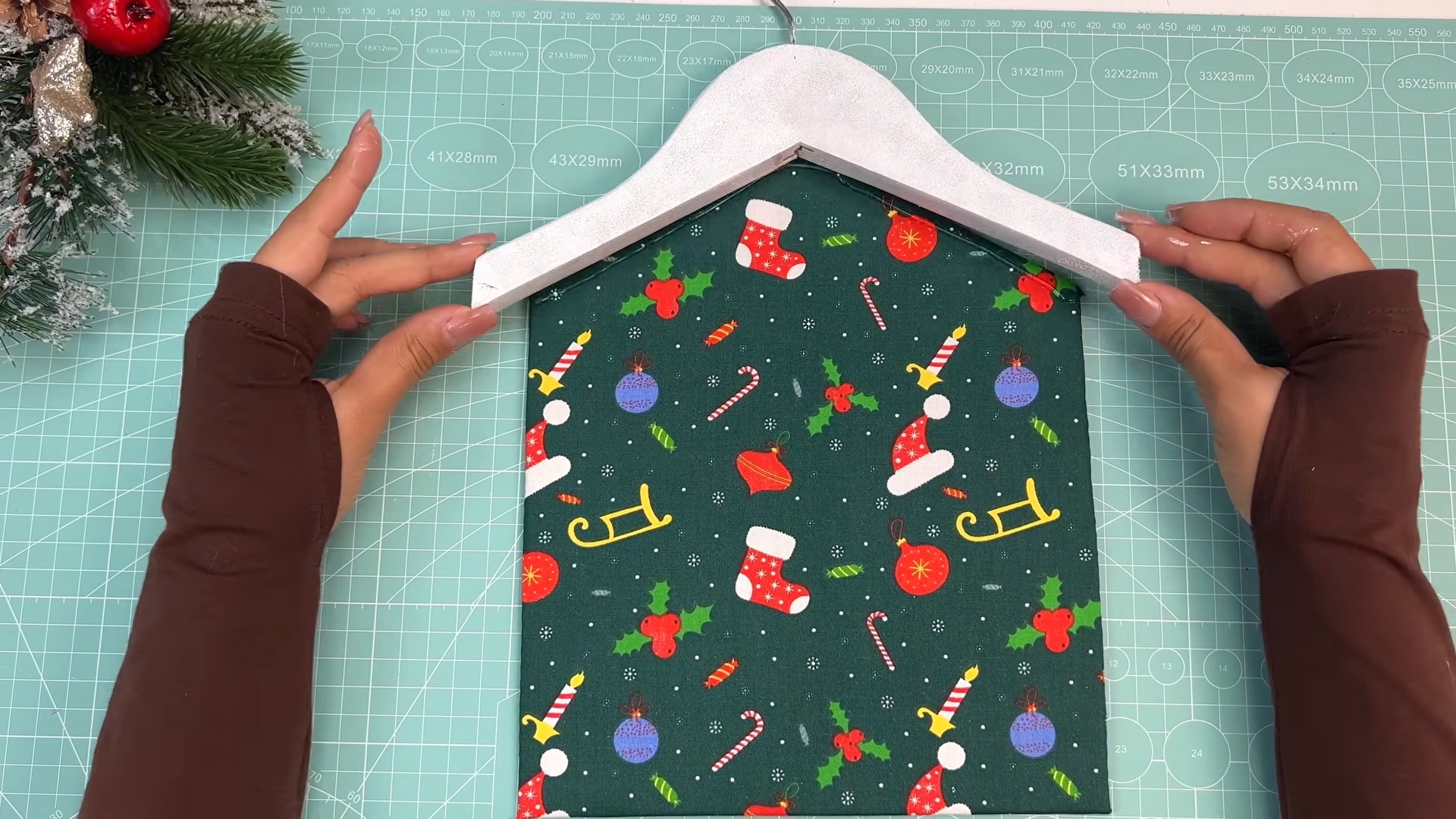 Easy DIY Christmas decor ideas using simple everyday materials
