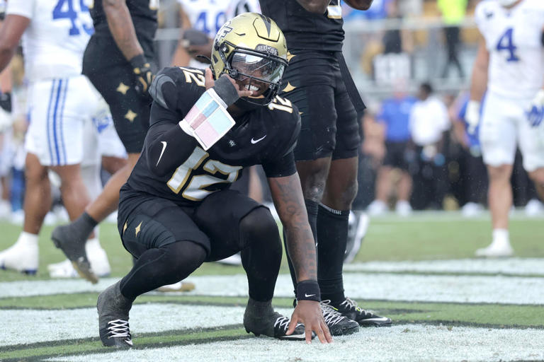 UCF QB battle: Scott Frost must decide between Alonza Barnett, Keyone ...