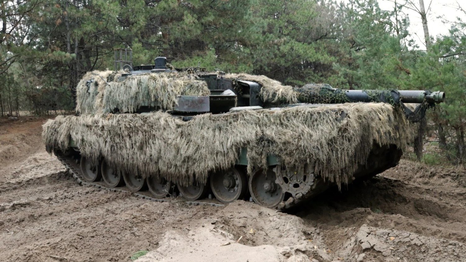 „Eine furchteinflößende Waffe“: Wie Leopard-Panzer in der Ukraine ...