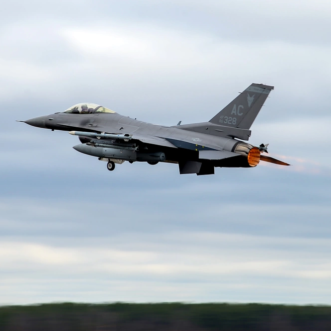 F-16 uses headbutt maneuver to intercept plane near Mar-a-Lago