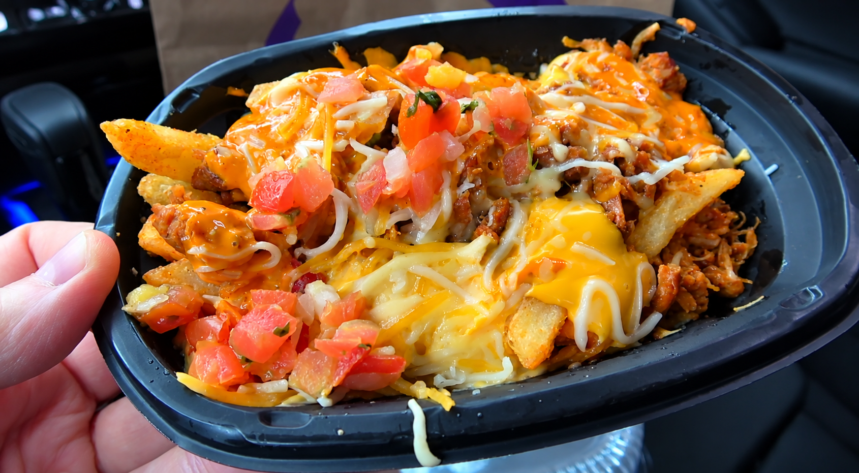 Taco Bell sriracha chicken nacho fries review