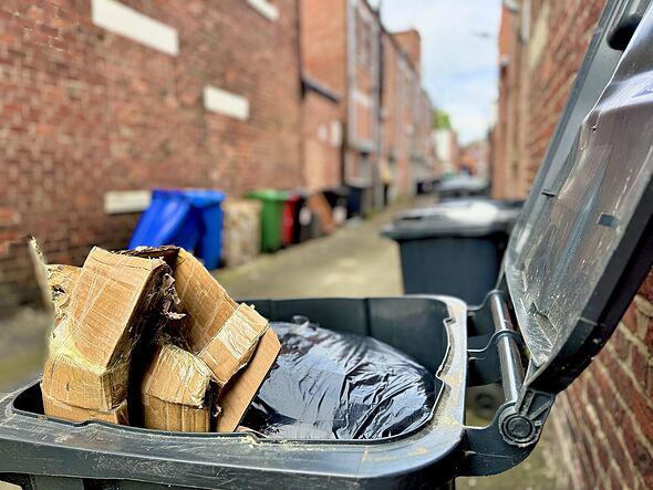 Binman 'don't put in recycling bin' alert to anyone throwing away ...