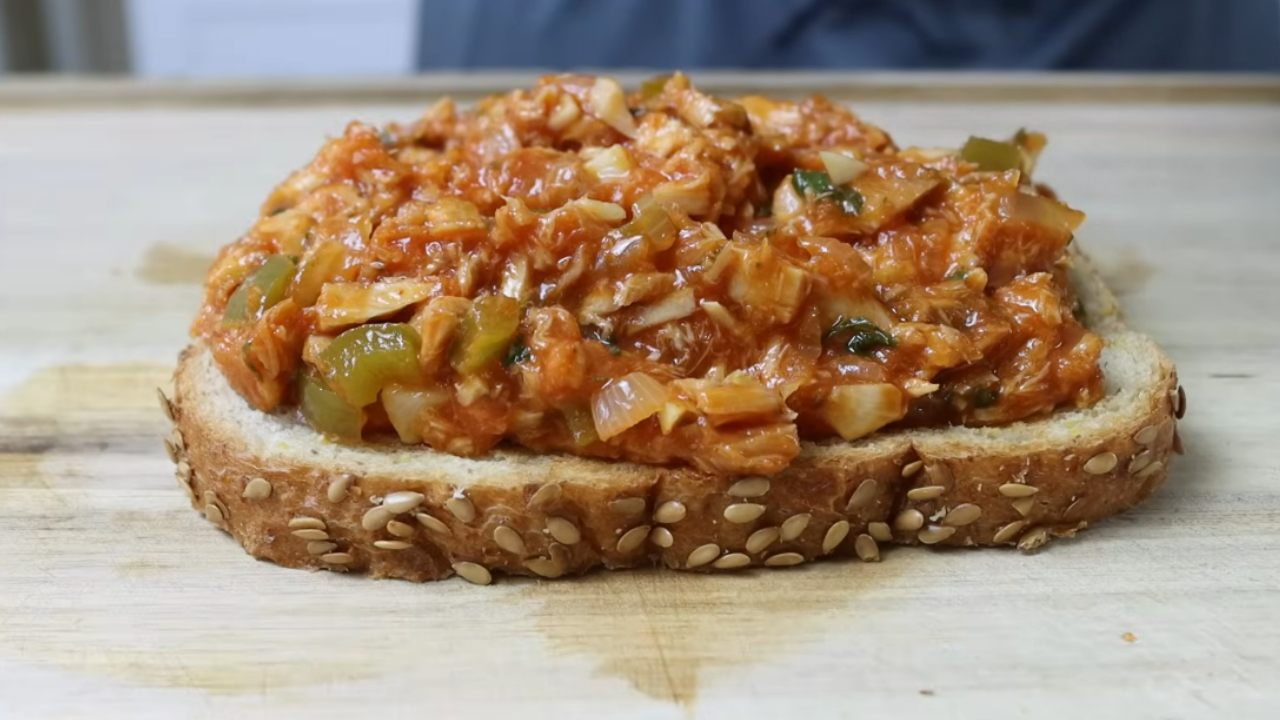 Fresh tuna and tomato sandwich