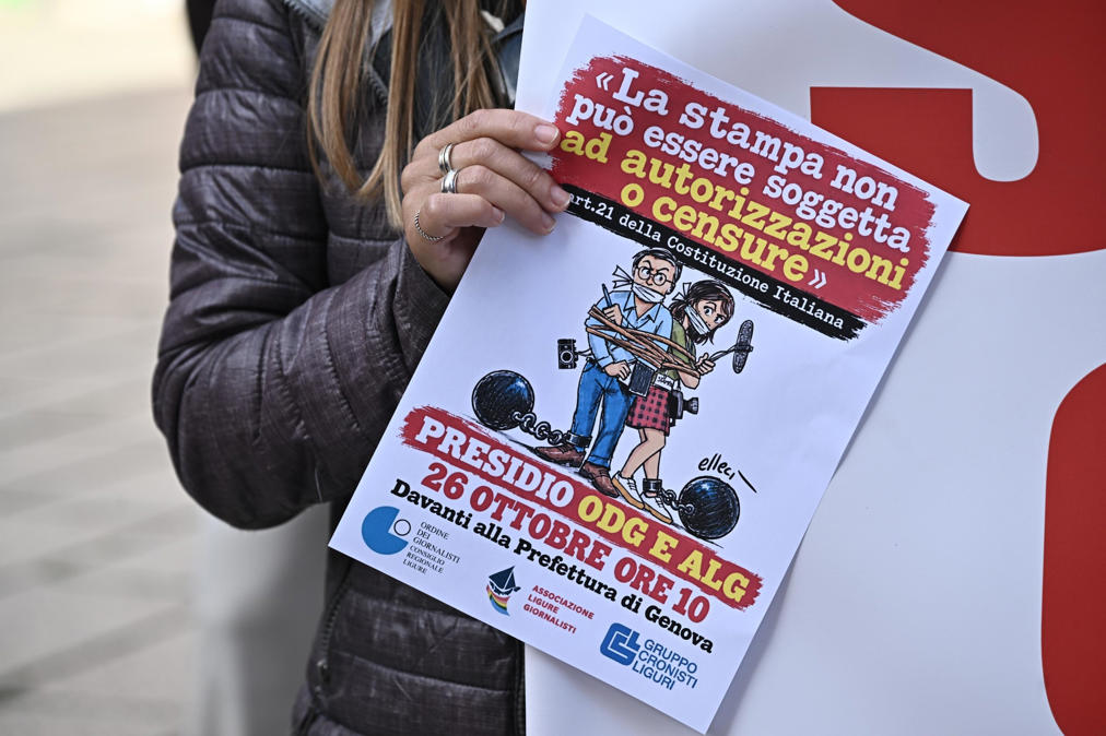 Giornalisti in piazza contro "la censura usata per non turbare l'opinione pubblica"