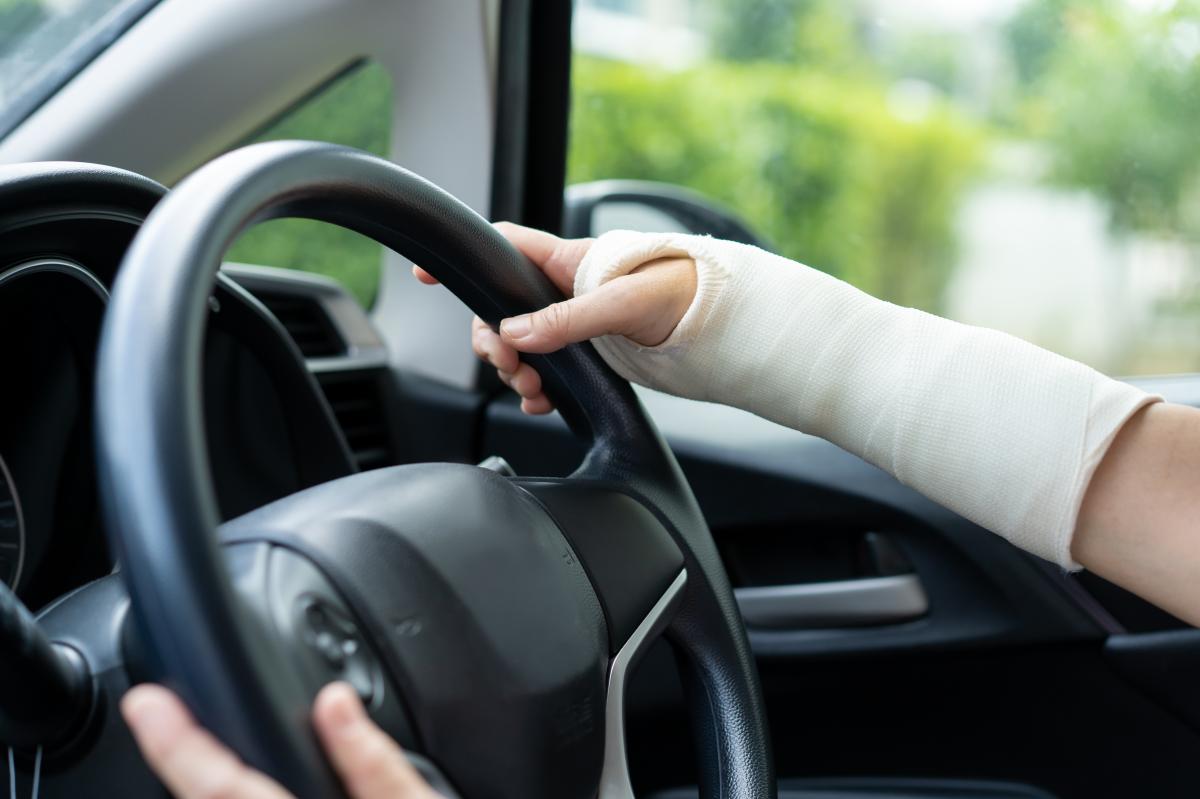 Autofahren nach einer OP: Wann ist es erlaubt? Welche Voraussetzungen ...