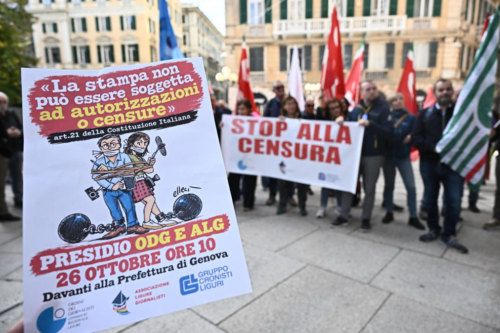 Giornalisti in piazza contro "la censura usata per non turbare l'opinione pubblica"