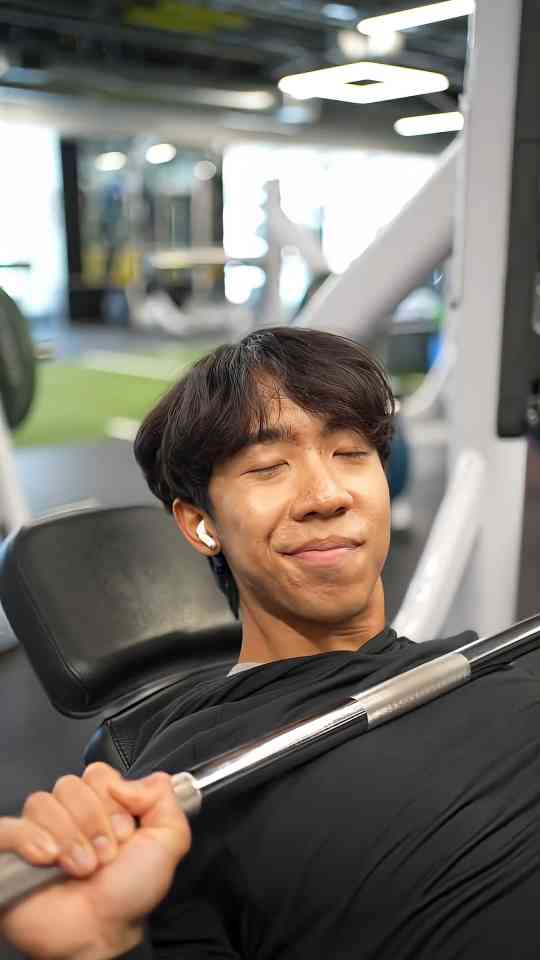 Fix incline bench press form: key technique adjustment for chest growth