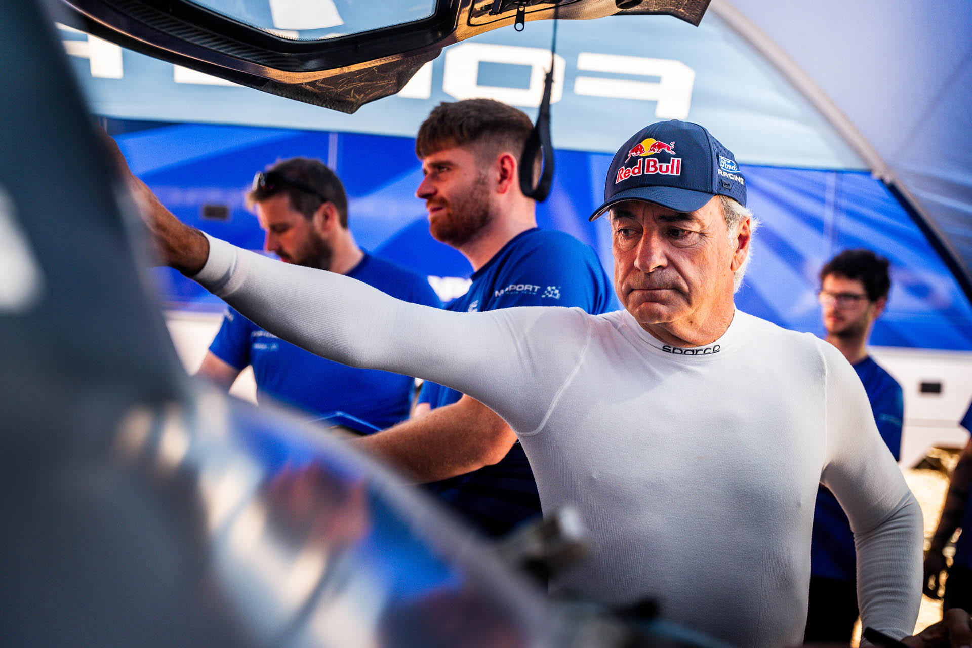 O θρύλος του WRC, Carlos Sainz, θα αγωνιστεί με Ford Puma Rally1