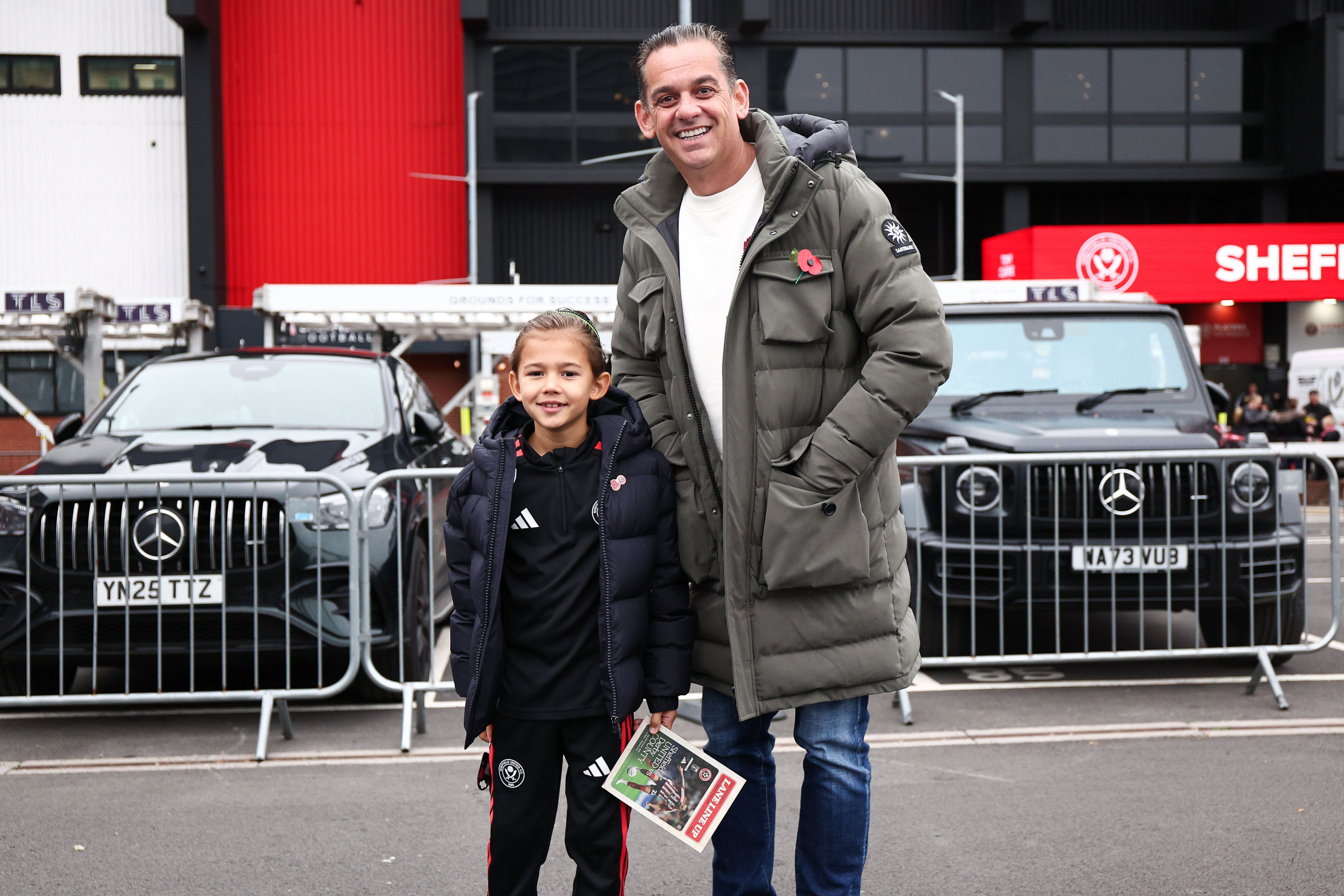 Sheffield United fans pictured as 26,000 watch Blades held to draw by ...