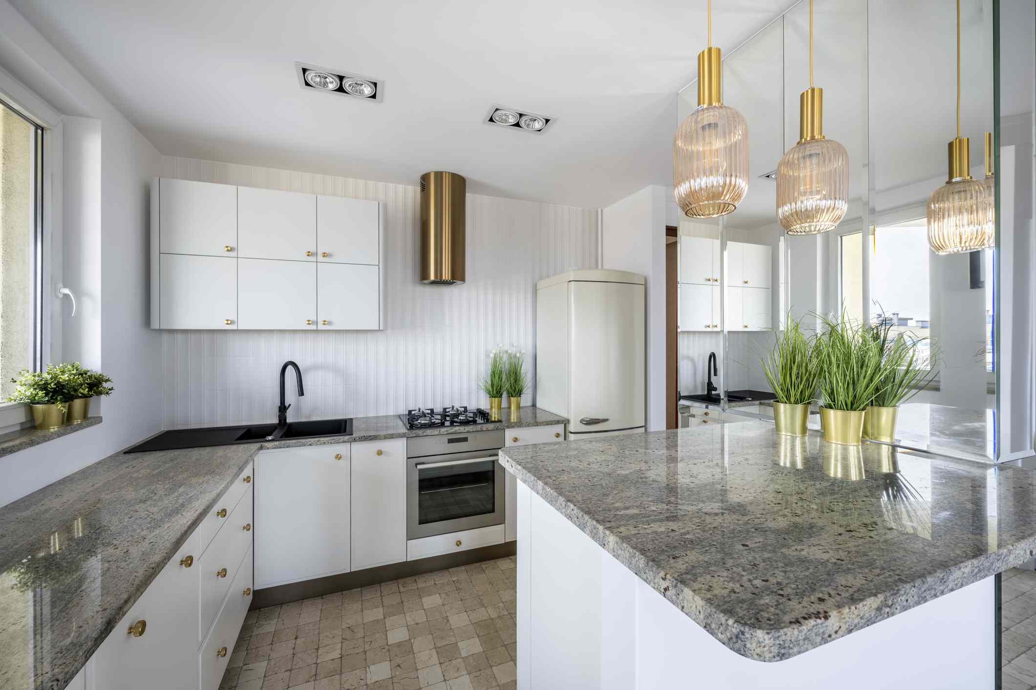7 kitchen countertop materials that make your home look dated—and what ...
