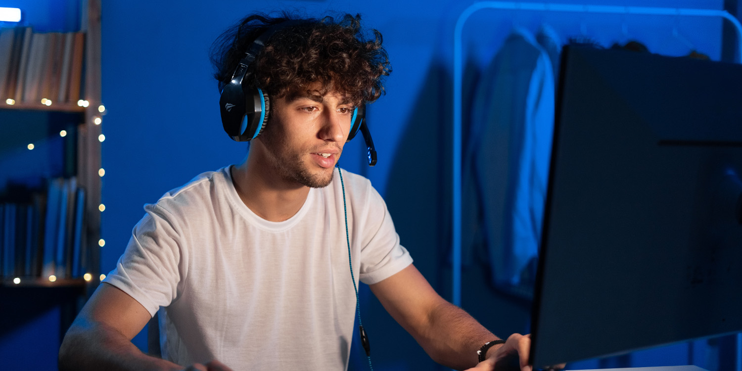 Playing video games with trusted friends may reduce addiction risks
