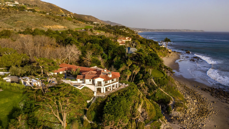 Kim Kardashian bought Cindy Crawford’s Malibu mansion for $70.4 million ...