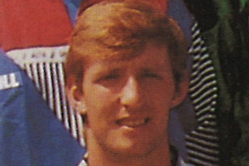 Breaking EFL legend, 58, dies as clubs pay tribute to two-time player ...