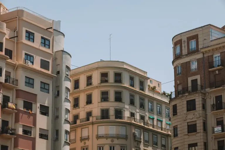Ascensores sin reparar dos años después de la DANA: 245 fincas de ...
