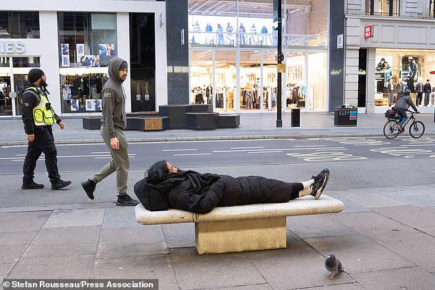 Oxford Street goes traffic free as cyclists ignore rules on first day ...