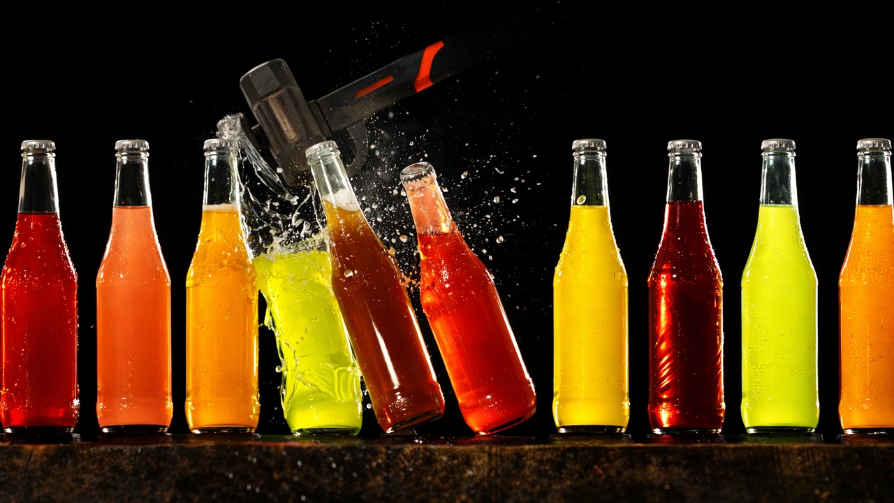 Testing a bowling ball and an axe against 30 bottles in a throwing ...
