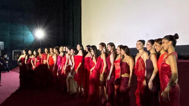 Queens ng 'Red Crown,' rumampa sa premiere night