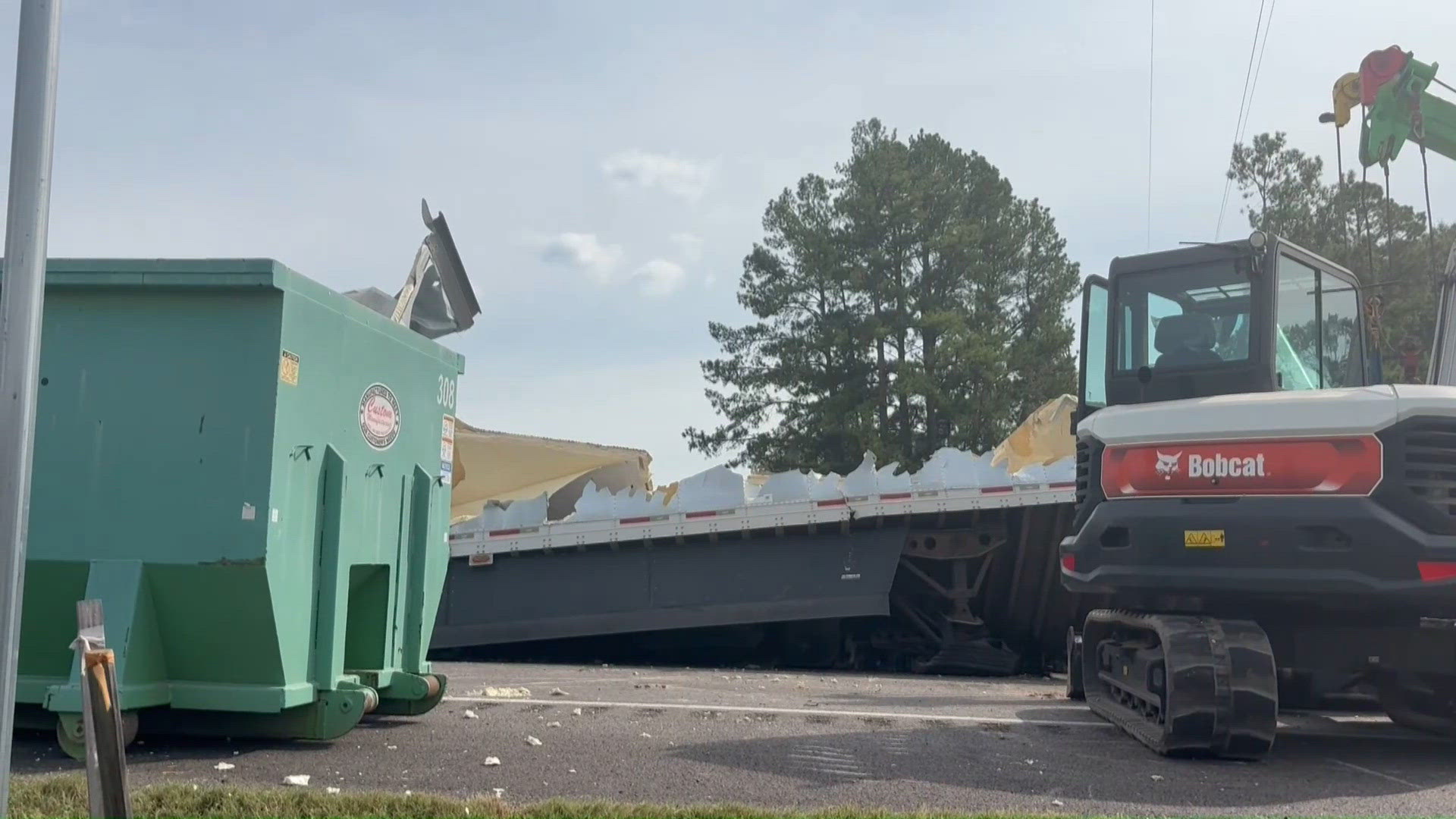 18-wheeler crash reported on Highway 31 in Chandler