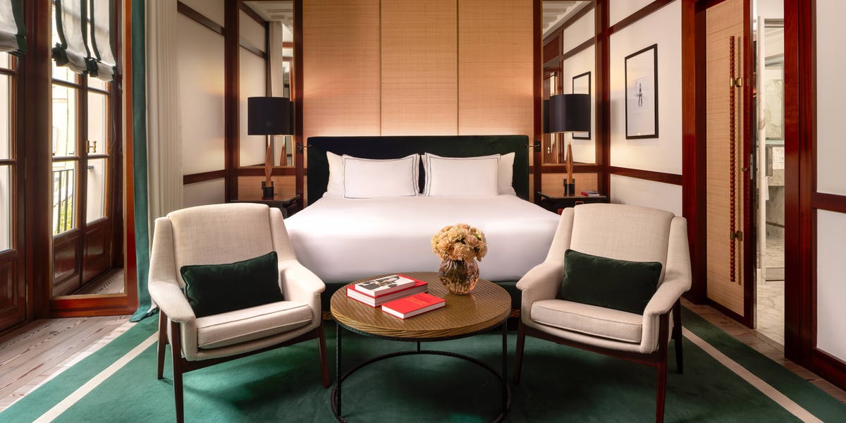 Why full-length mirrors are disappearing from hotel rooms