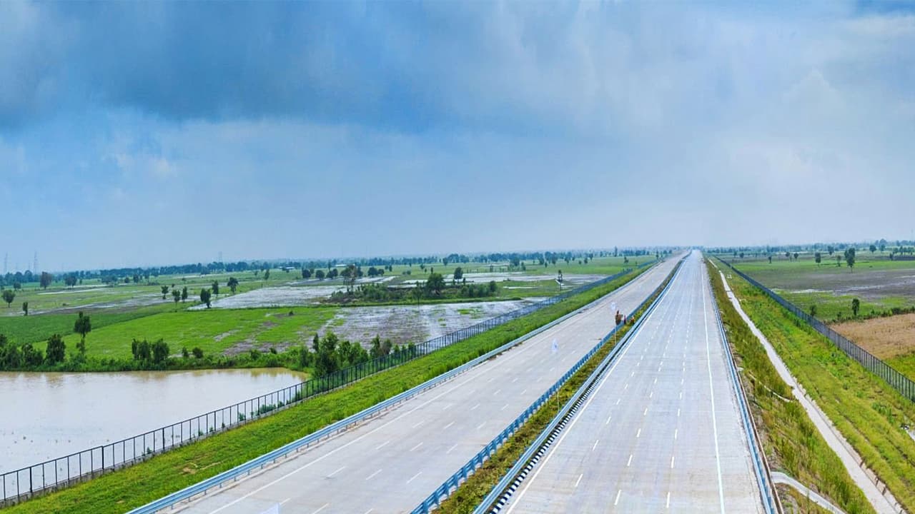 MoSPI reports 1853 infrastructure projects valued at Rs 37 lakh cr