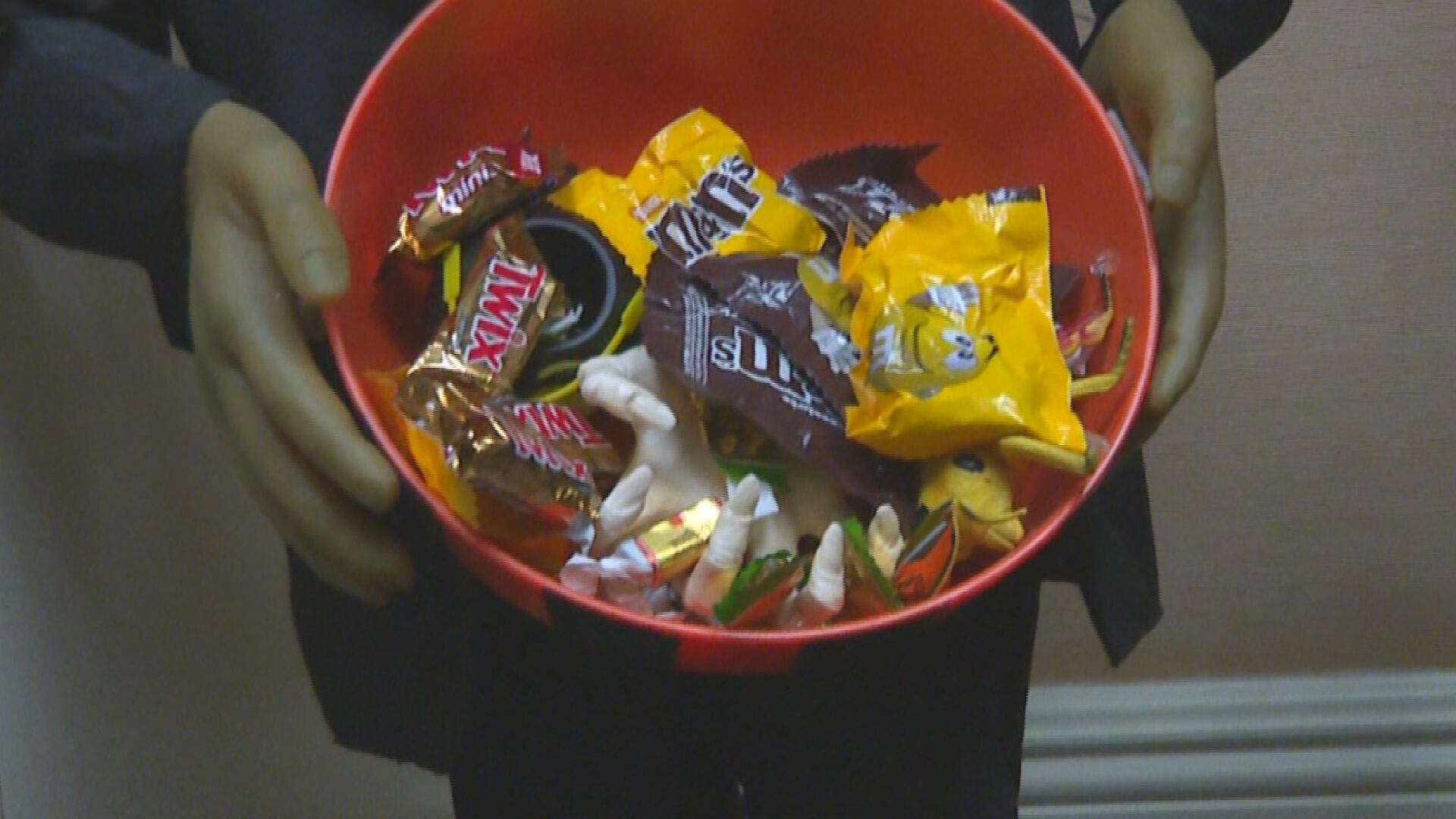 Medical Monday: Doctor urges Halloween allergy plan for kids with ...