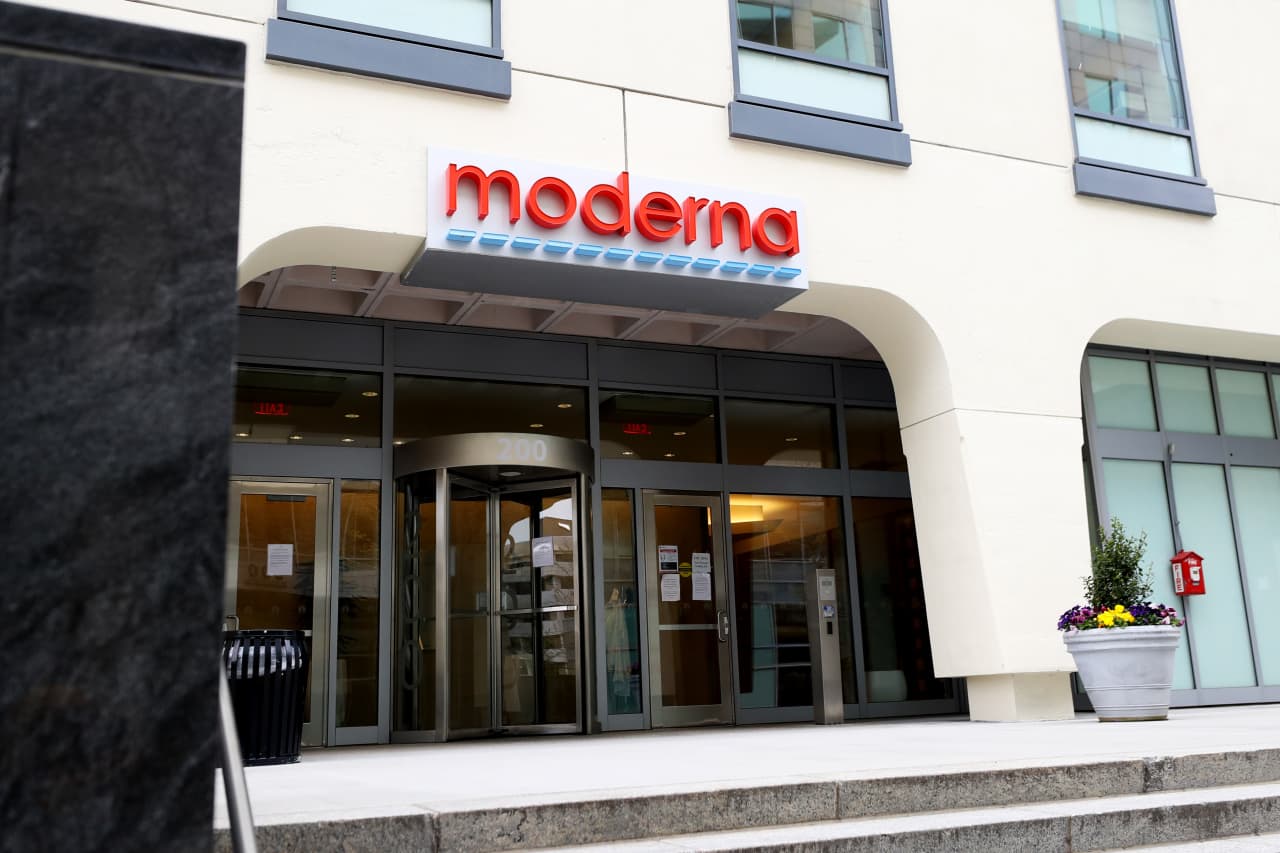 Moderna’s cancer vaccine rally hits a wall. This other drugmaker stole ...