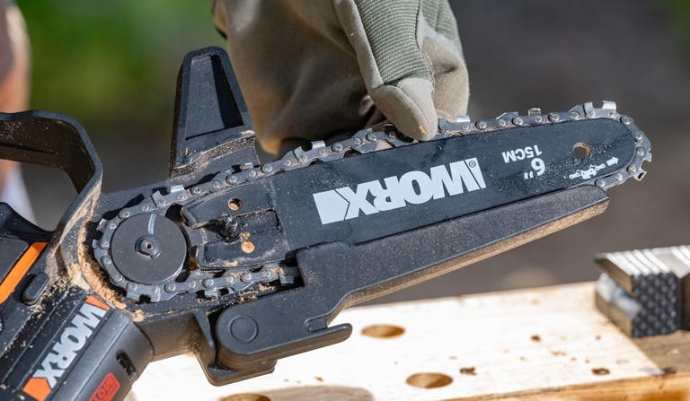 Mini chainsaws tested: The 3 best models