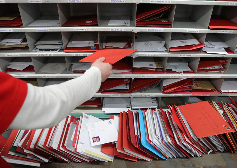 Royal Mail delays full rollout of postal overhaul until after Christmas
