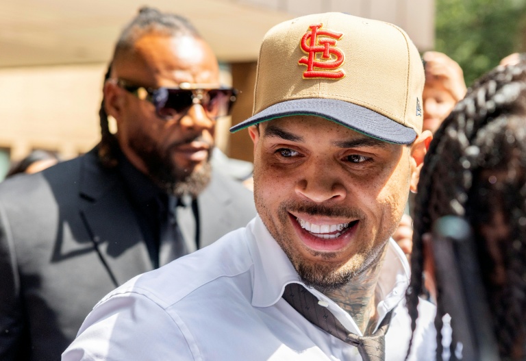 US singer Chris Brown avoids jail over UK nightclub brawl