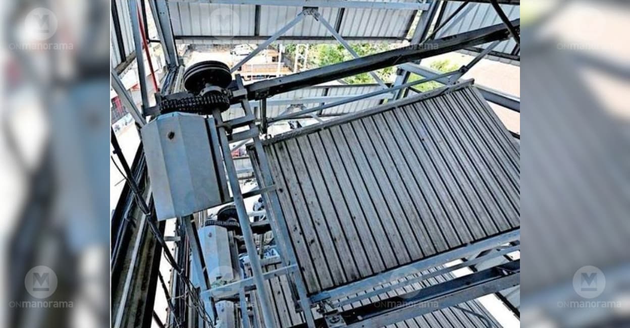 Rack collapses at Kannur Corporation's multi-level car parking facility ...