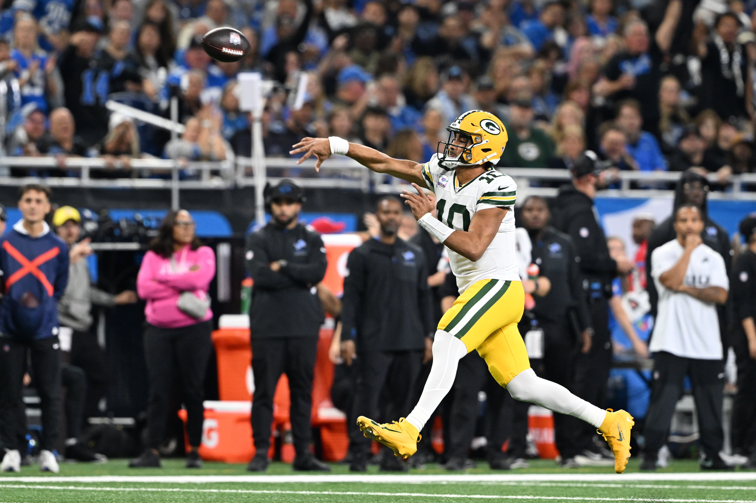Packers mistakes loom large in disjointed loss to Lions
