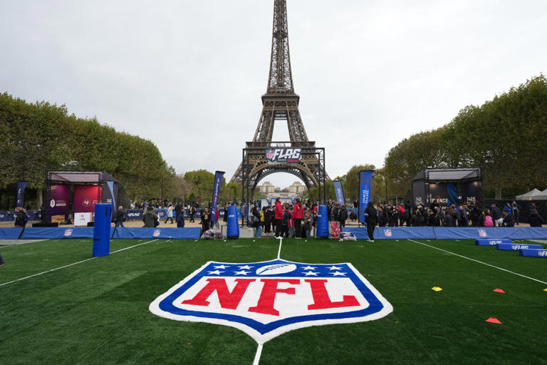 NFL Paris game ripped by fans for running out of food