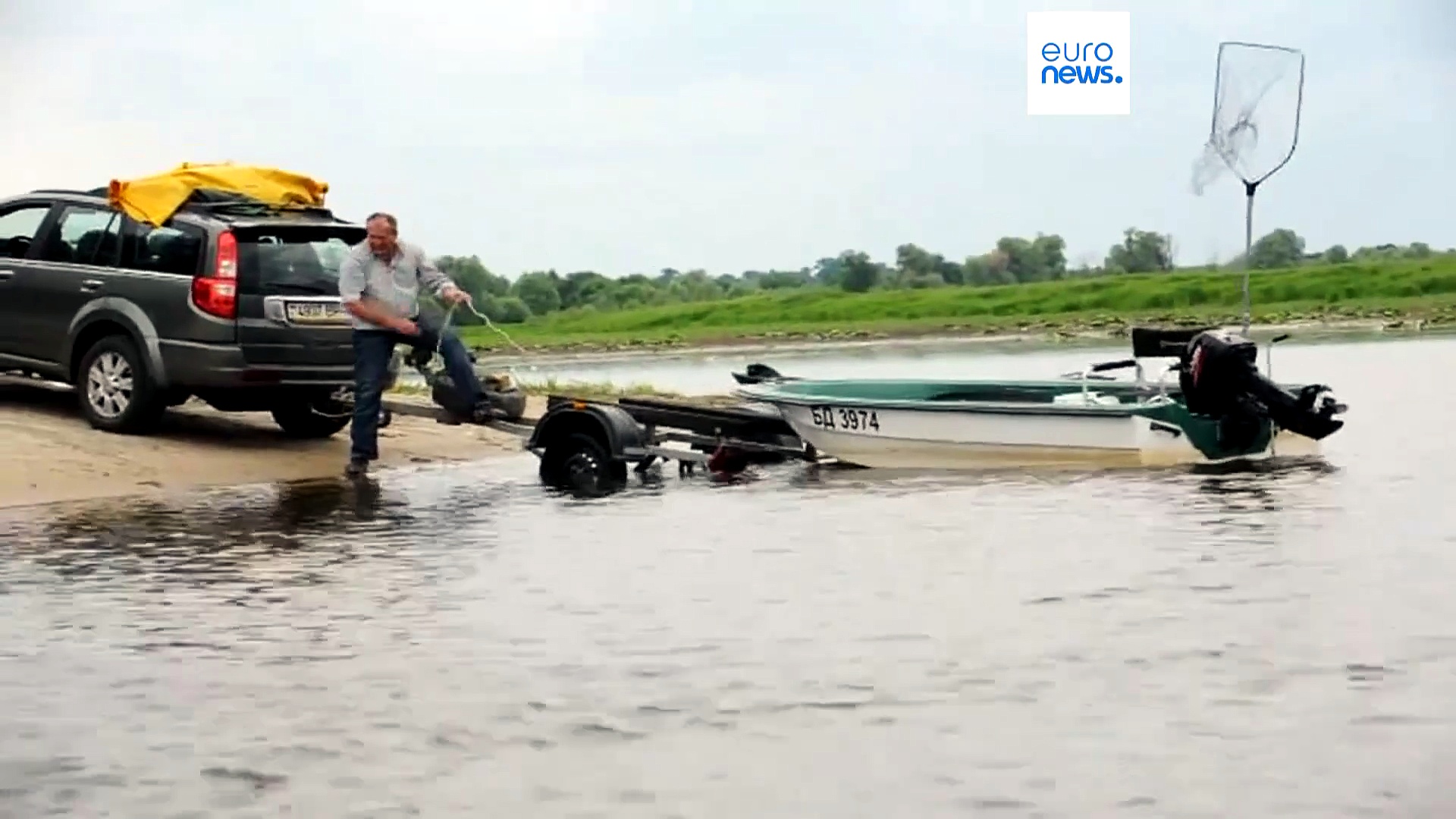 2.92-metre monster fish: German angler lands giant catfish from Polish ...
