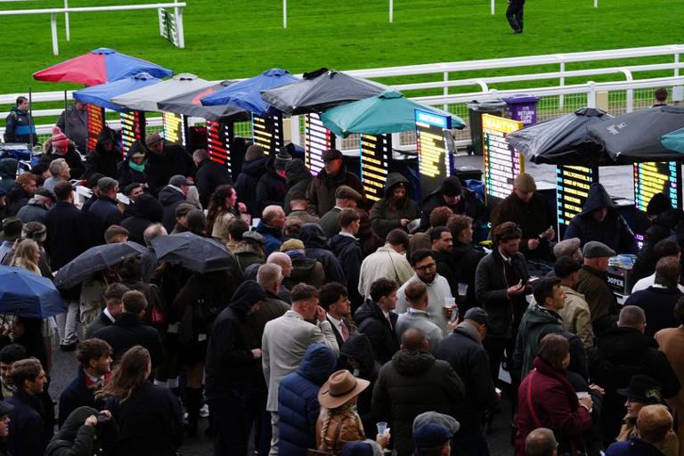 Action-packed season opener as racing fans descend on Prestbury Park ...